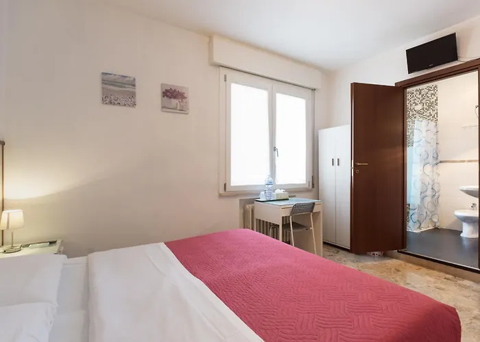 216 Venice ゲストハウス 3*